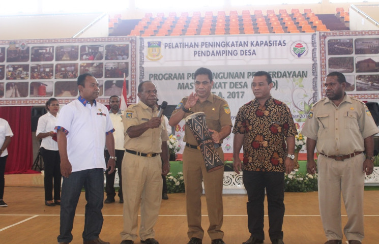 Sekda Akui Aparat Kampung di Papua Masih Banyak Keterbatasan